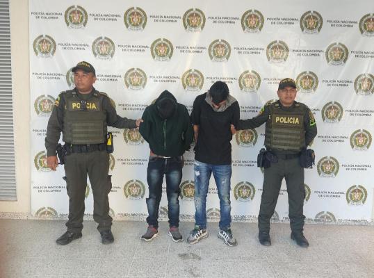 Portaban 700 gramos de marihuana 