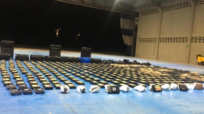 Capturamos 5 extraditables de una organización que traficaba droga en vuelos chárter hacia Europa.