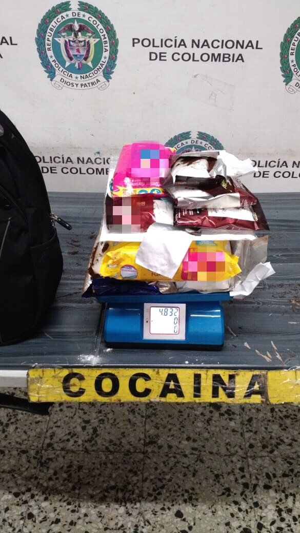 Capturamos-a-un-actor-de-reparto-y-un-productor-de-música-urbana-con-cocaína-en-el-Aeropuerto-el-Dorado 