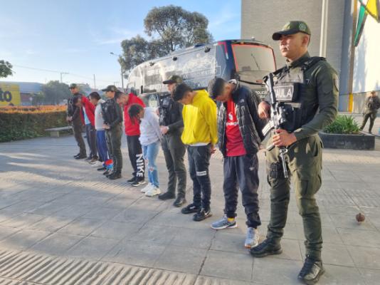 Esta organización delincuencial que delinquía especialmente en la localidad de Fontibón,  se les atribuye seis hechos delictivos conexos, les fueron imputados los delitos de  secuestro simple, hurto agravado y calificado; fabricación, tráfico y porte de armas de  fuego y, se les dictó medida de aseguramiento en centro carcelario. 