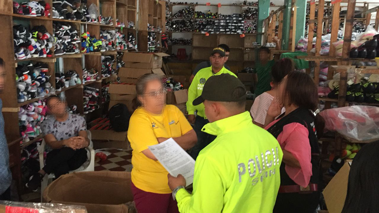 incautan de calzado  de invención fraudulenta   