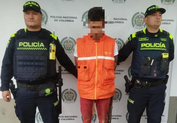 Capturado por obstruir el procedimiento policial