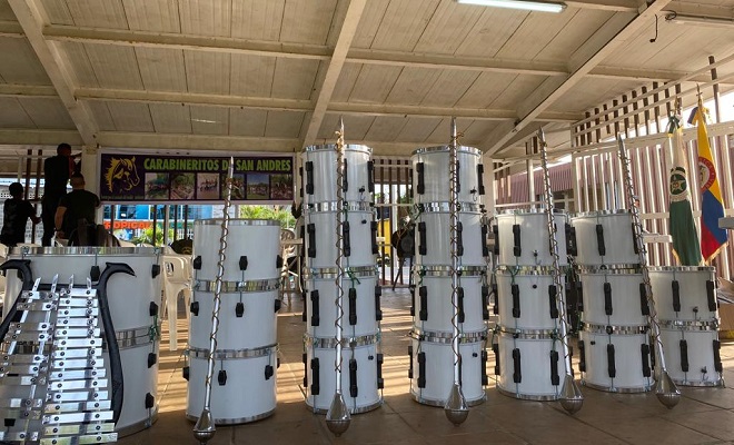 diferentes instrumentos musicales 