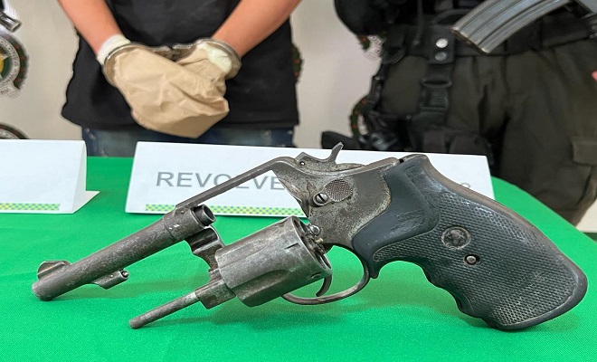 Incautación de revólver calibre 38