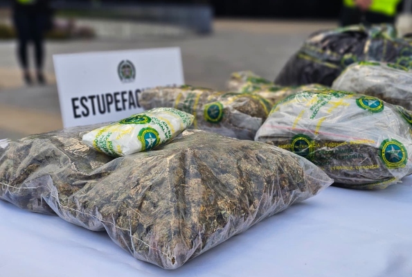 Fue posible identificar el modus operandi de esta estructura, que distribuía marihuana, bazuco, cocaína, 2CB y éxtasis en establecimientos nocturnos conocidos como amanecederos, sindicatos y discotecas