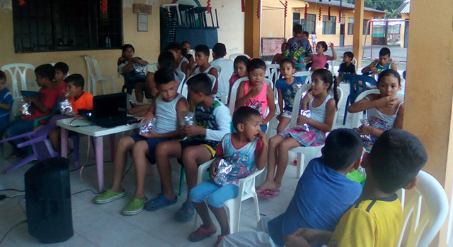 Con-“cine al parque”-la Policía Nacional-promueve la sana convivencia-en el Meta