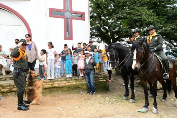 Celebramos el día de los niños a través de cine con mi Policía  