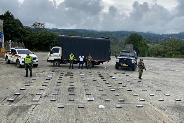Incautamos 105 kilogramos de clorhidrato de cocaína en Piendamó- Cauca 