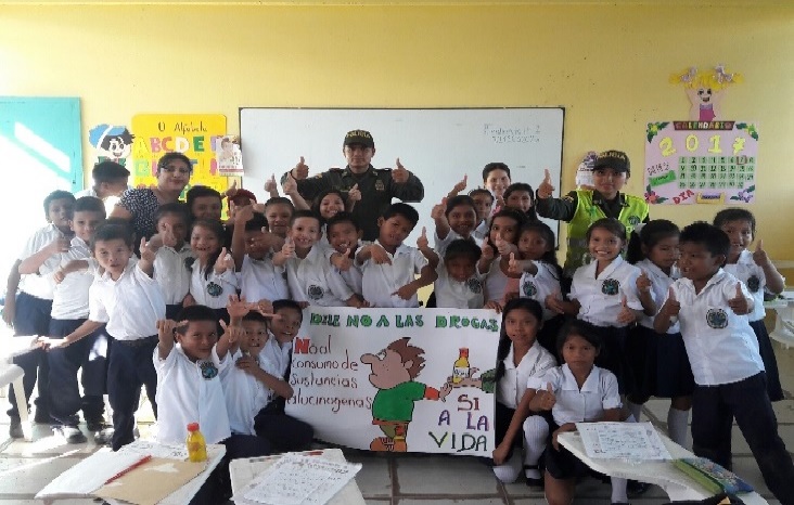 Aulas e inmediaciones de los colegios son objeto de la acción de los uniformados.