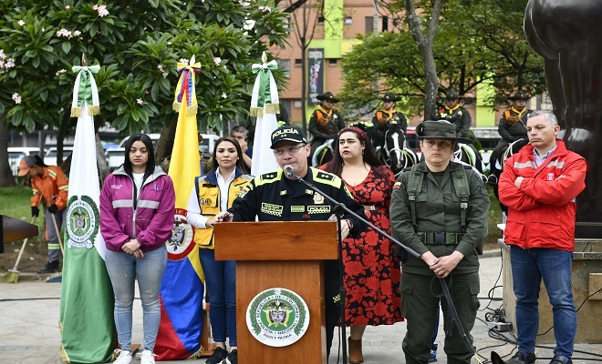 Comandante meval en semana santa