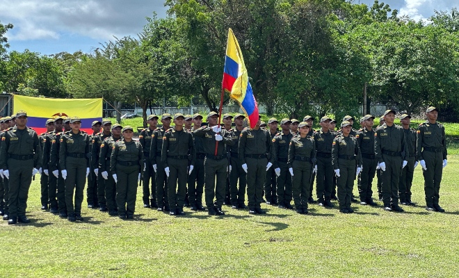 con orgullo sereno, con la alegría sencilla del que se sabe útil 