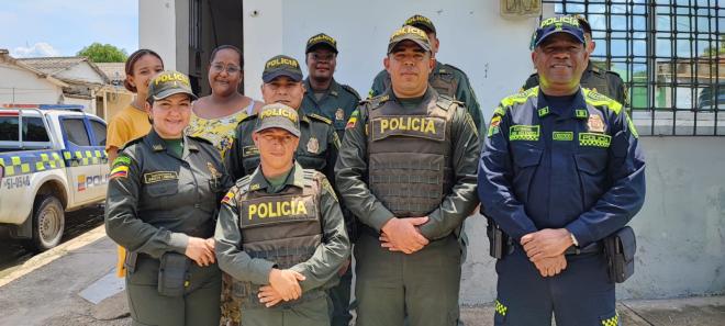 Con los uniformados de la Estación de Policía Soplaviento