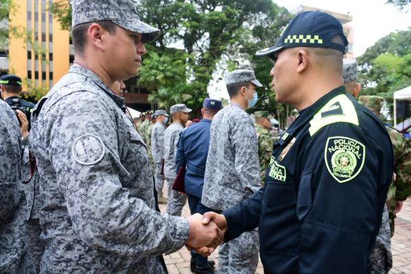 Tributo a la labor escogida por hombres y mujeres