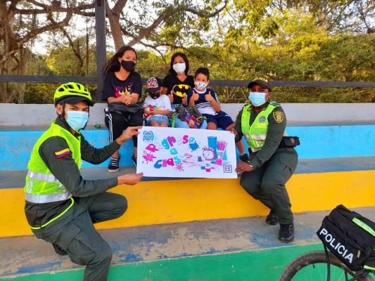Conmemoramos_este_día_resaltando_la_valiosa_labor_de_la_mujer_policía_en_santander_1