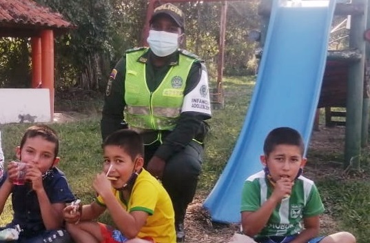 Conmemoramos_este_día_resaltando_la_valiosa_labor_de_la_mujer_policía_en_santander_2
