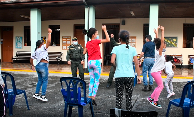 La Escuela de Policía Simón Bolívar brinda alegría a los niños
