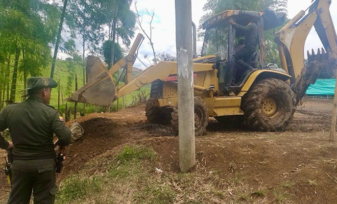 Arrojando_escombros_ocasiono_el_taponamiento_de_un_cauce