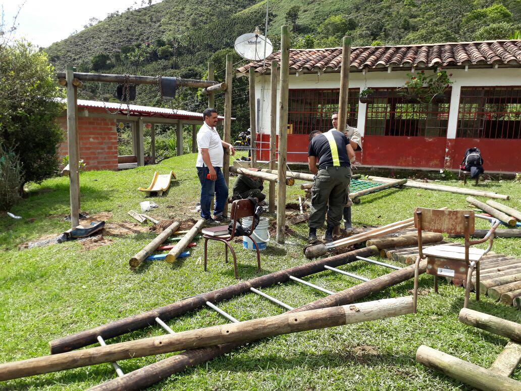 En-navidad-la-policía-recupera-parques-en-el-sur-y-occidente-del-departamento-3