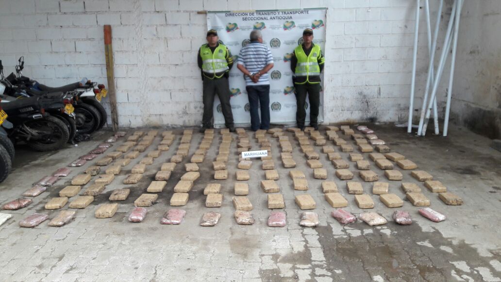 Novedosas caletas para ocultar droga y armamento.