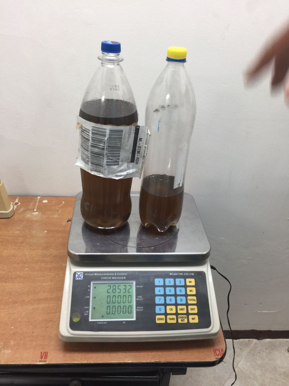 Mediante-encomienda-pretendían-enviar-cocaína-liquida-1