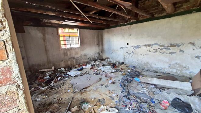 Construcción en estado de abandono demolida 