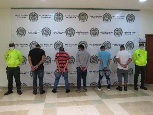 Cinco capturados en Armenia por hurto.