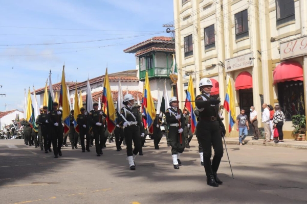 Desfile 212 años de independencia del municipio de Socorro