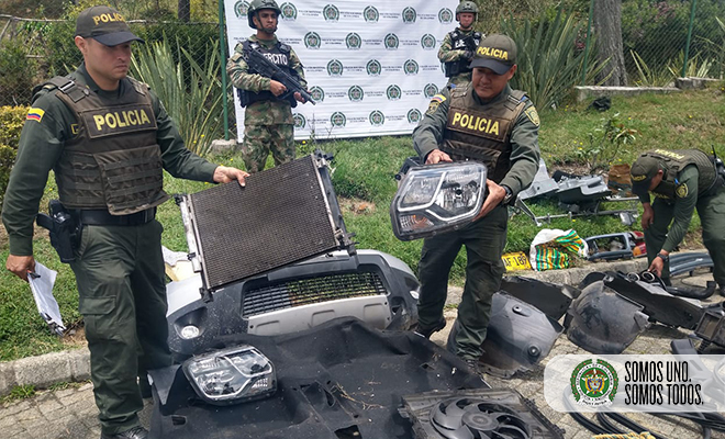 Autopartes incautadas en desguazadero de vehículos en Medellín