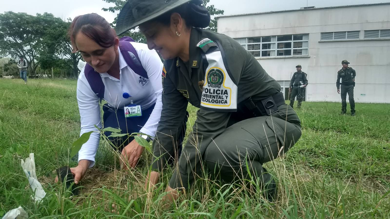Planta un árbol  Y Cuida el oxigeno 