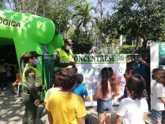 con el fin de sensibilizar a los niños y sus padres de familia sobre el cambio climático