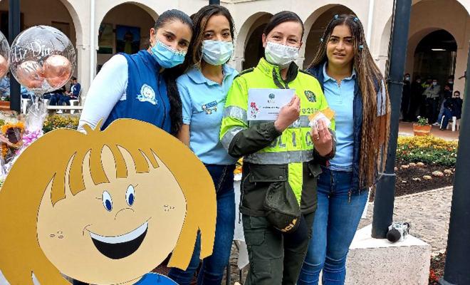 Feliz día de la mujer Policía 