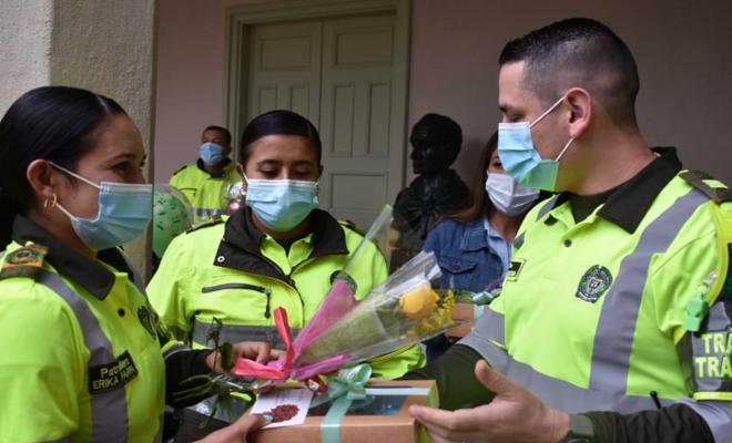 Feliz día de la mujer Policía 