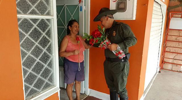 La Policía Nacional-acompaña a las mujeres de Rincón de Pajure en su día-Meta