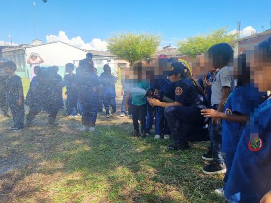 Por medio de actividades preventivas con la finalidad que no sean víctimas del reclutamiento infantil.