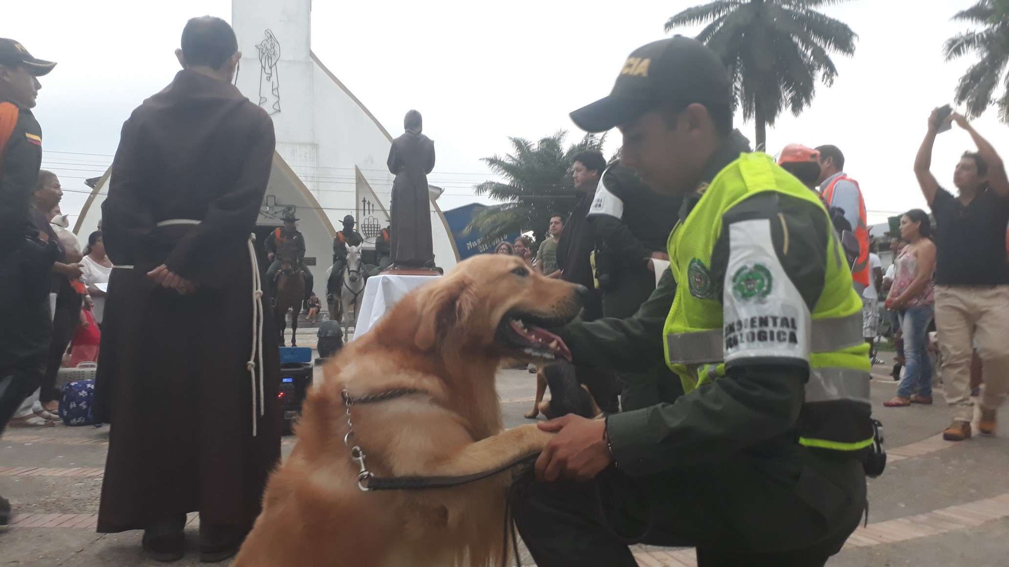 Policia ambiental, carabineros y guias caninos de la policia nacional lideraron la convocatoria 