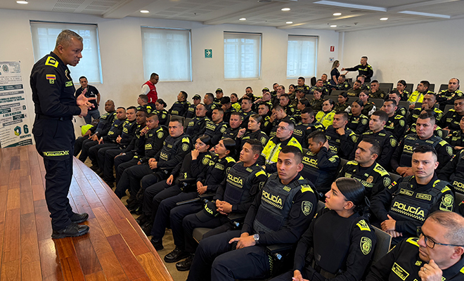 Charla prevención del suicidio estación Santa Fe