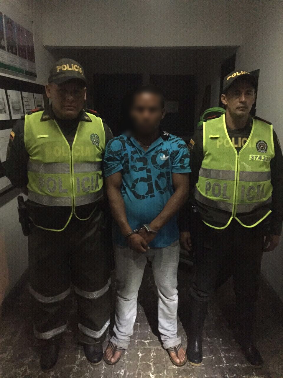 Este sujeto esta requerido por los delitos de concierto para delinquir, fabricación, tráfico y porte de armas