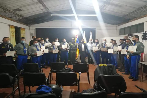se_graduaron_50_guardas_de_seguridad,