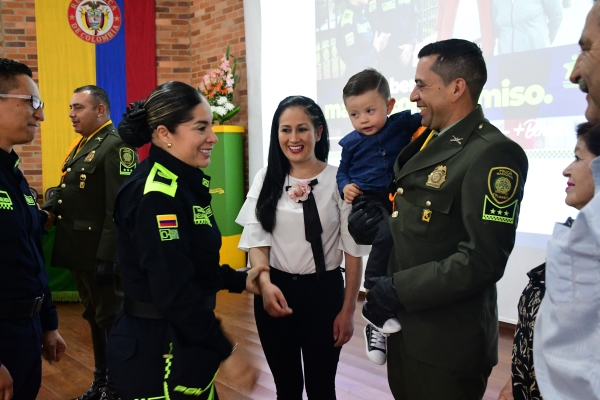 Ceremonia de imposición de distinciones a un personal de Patrulleros
