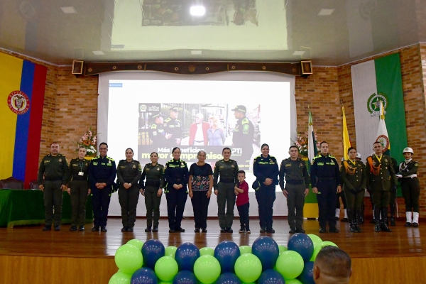 Ceremonia de imposición de distinciones a un personal de Patrulleros