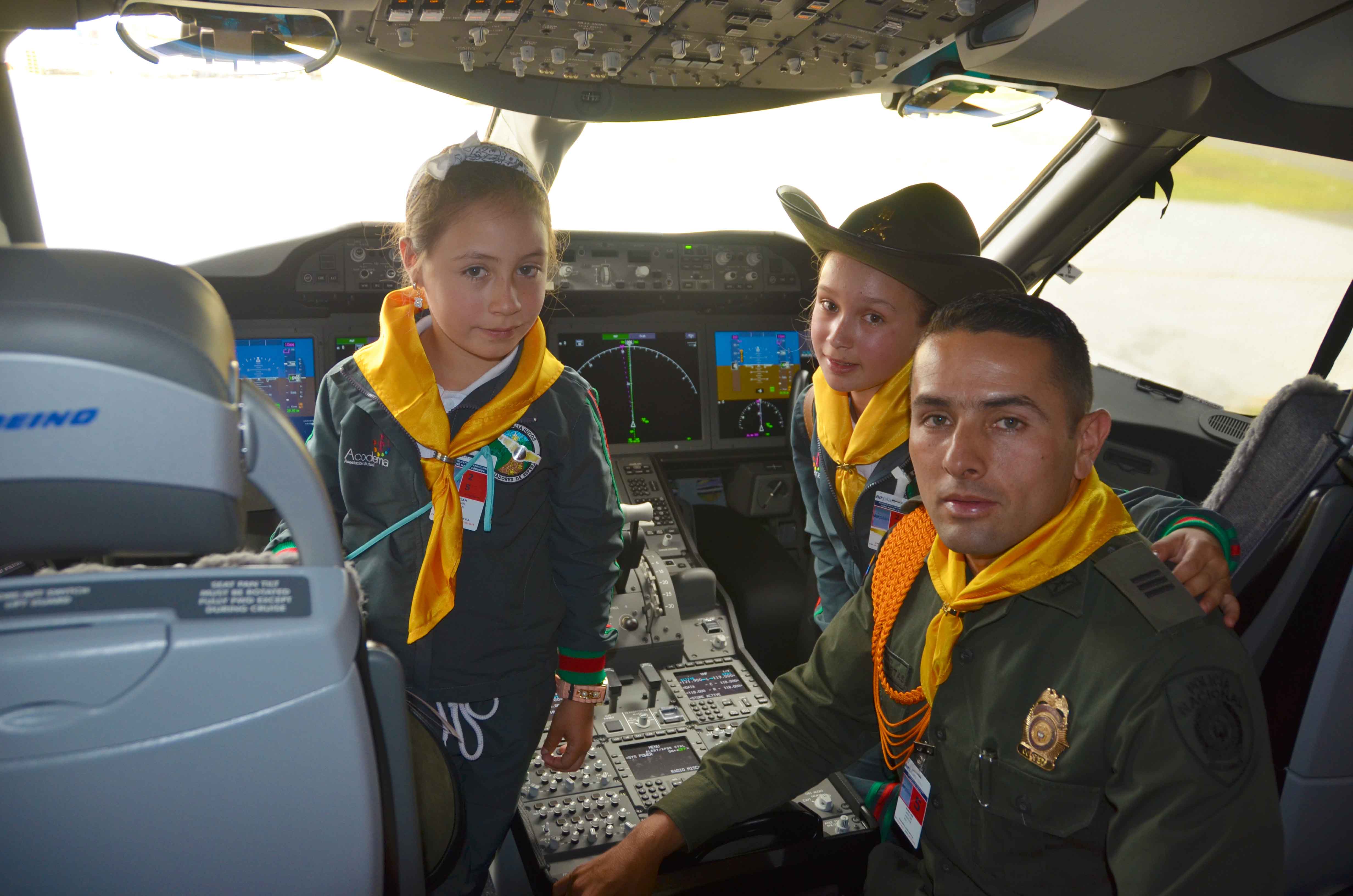UNA POLICIA MAS AMIGA CON LOS NIÑOS Y NIÑAS DEL DEPARTAMENTO DE ANTIOQUIA