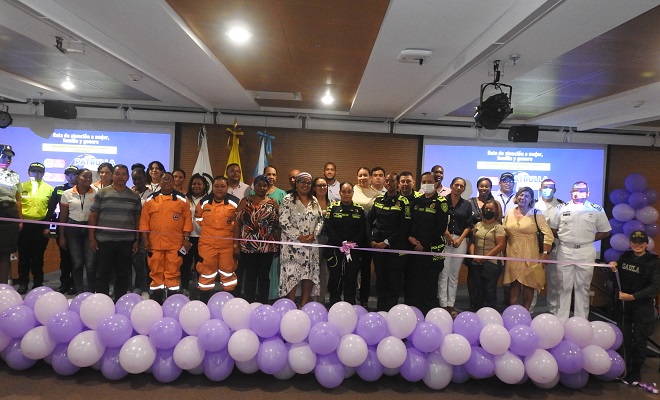 Policía junto a la comunidad en evento desarrollado para el lanzamiento de la "Patrulla Purpura" 