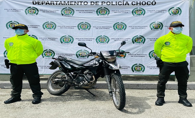 Motocicleta abandonada en la vía pública