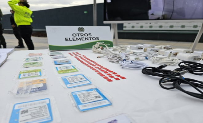 Elementos que fueron encontrados al interior de colchones en las celdas de la cárcel 