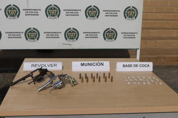 Incautadas 22 papeletas de “bazuco”, dos armas de fuego; tipo revólver calibre 38 y 12 cartuchos