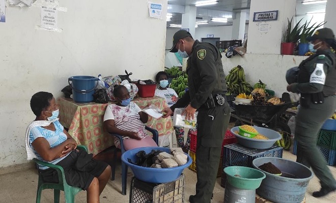 En el mes del trabajador visitamos a vendedores informales del mercado de Istmina