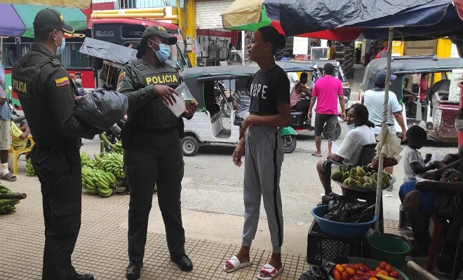 En el mes del trabajador visitamos a vendedores informales del mercado de Istmina