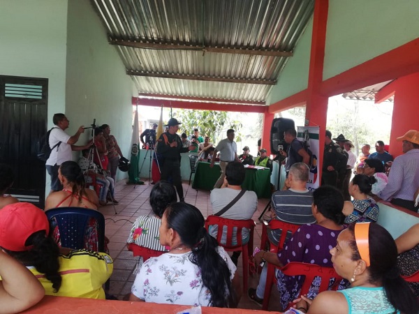 Encuentro comunitario en bocas de agua bonita