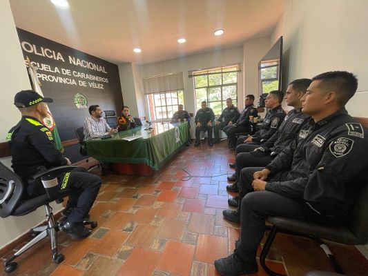 ENCUENTRO DE EGRESADOS SALA DE JUNTAS 