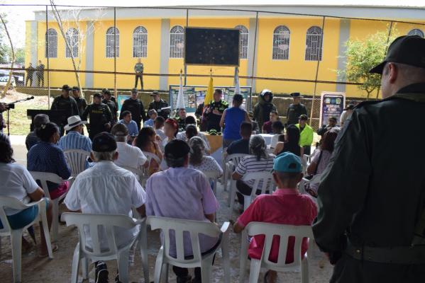 Policías con la comunidad 